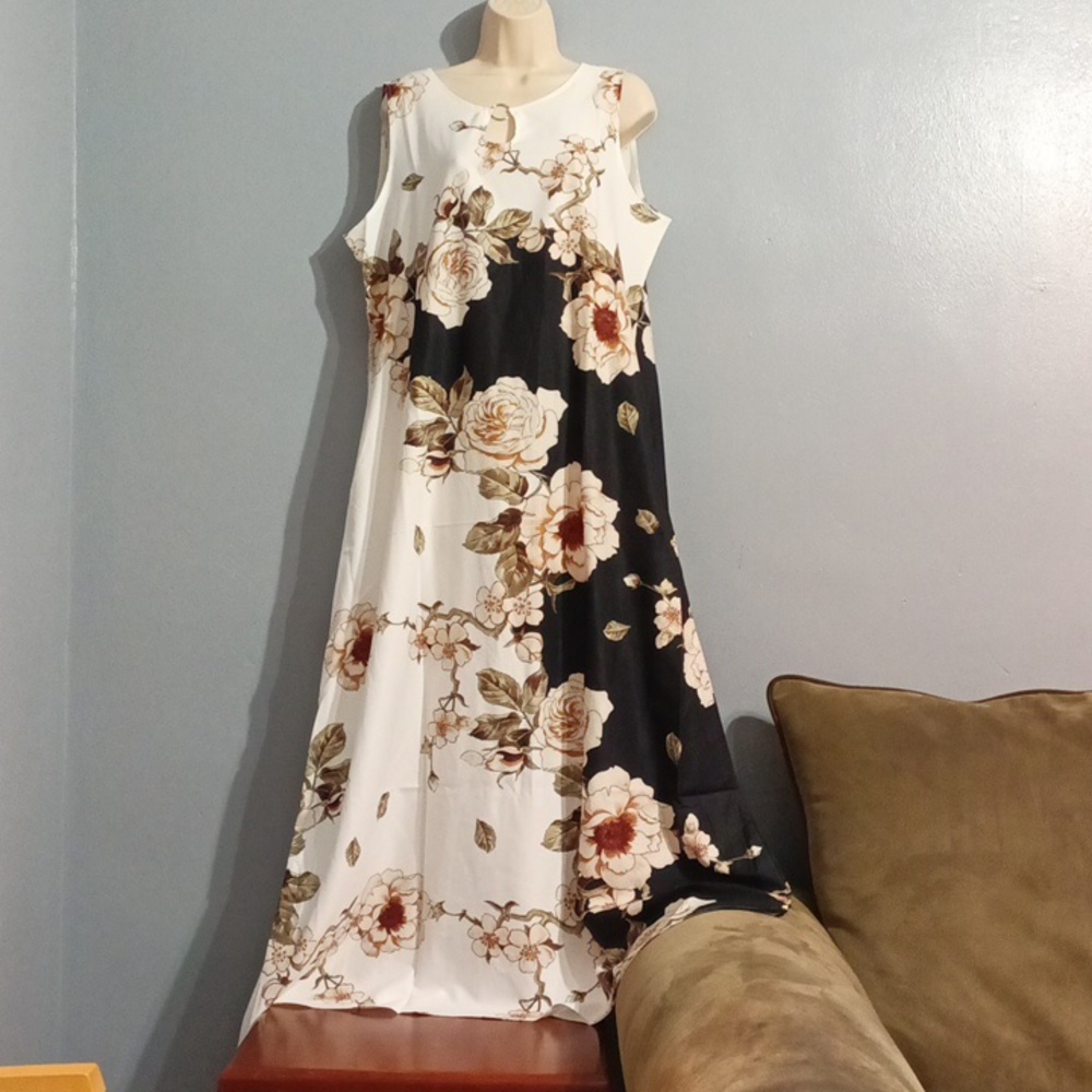White & black floral print Maxi dress size 2XL new in package - Picture 9 of 17